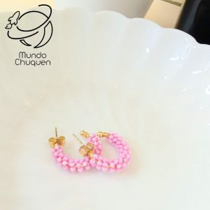 arete tejido rosa