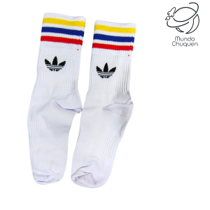 Media deportiva blanca con lineas