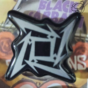 Pin Metallica ninja star resina