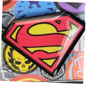 Pin  superman resina