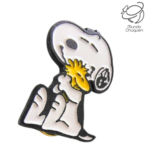 Pin snoopy abrazo metalico